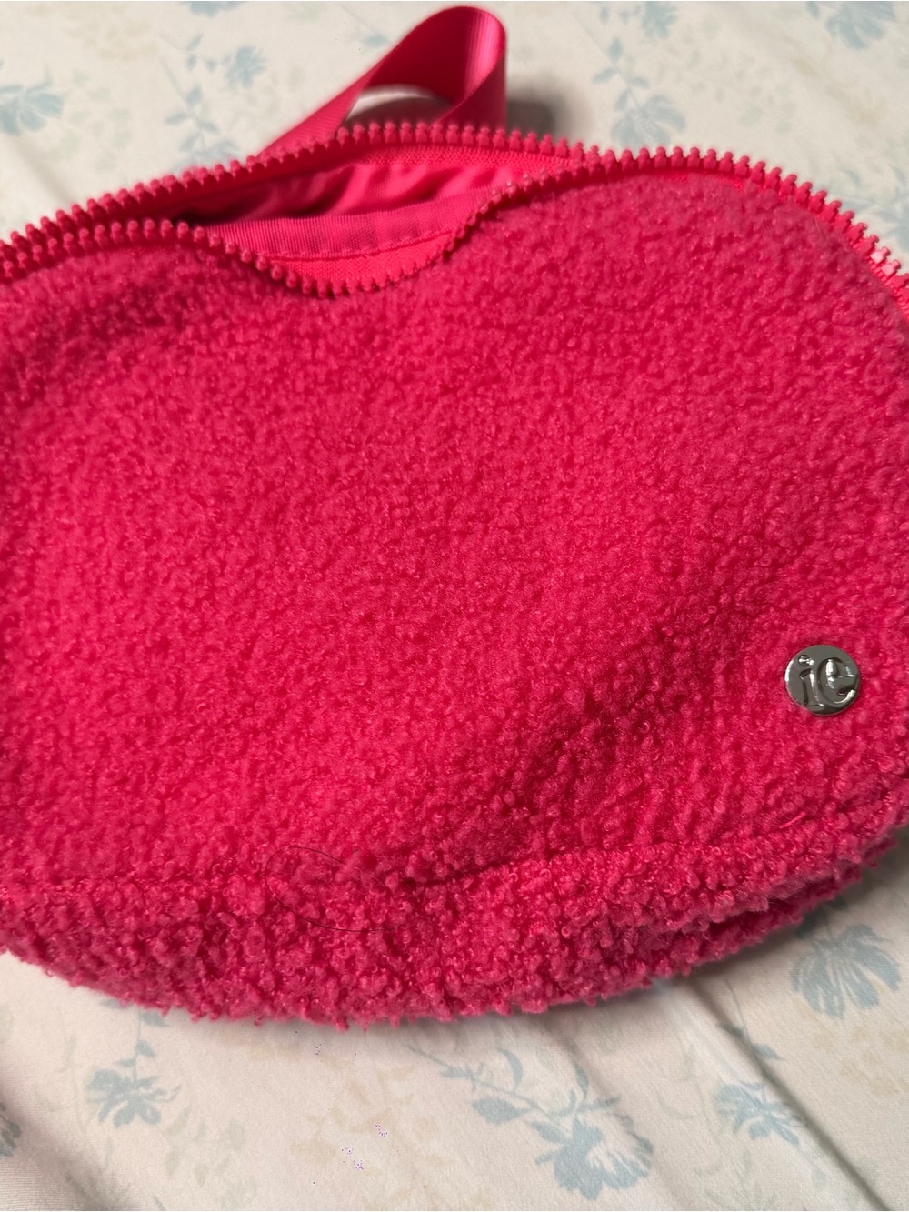Source Unknown Fuzzy Heart Crossbody Bag - Bright Pink